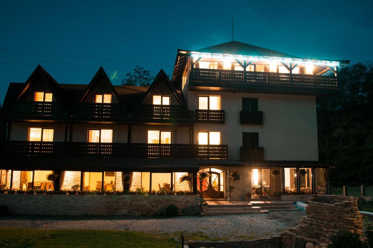 Hanul Simon Pensiune & Restaurant Bran  Bagian luar foto